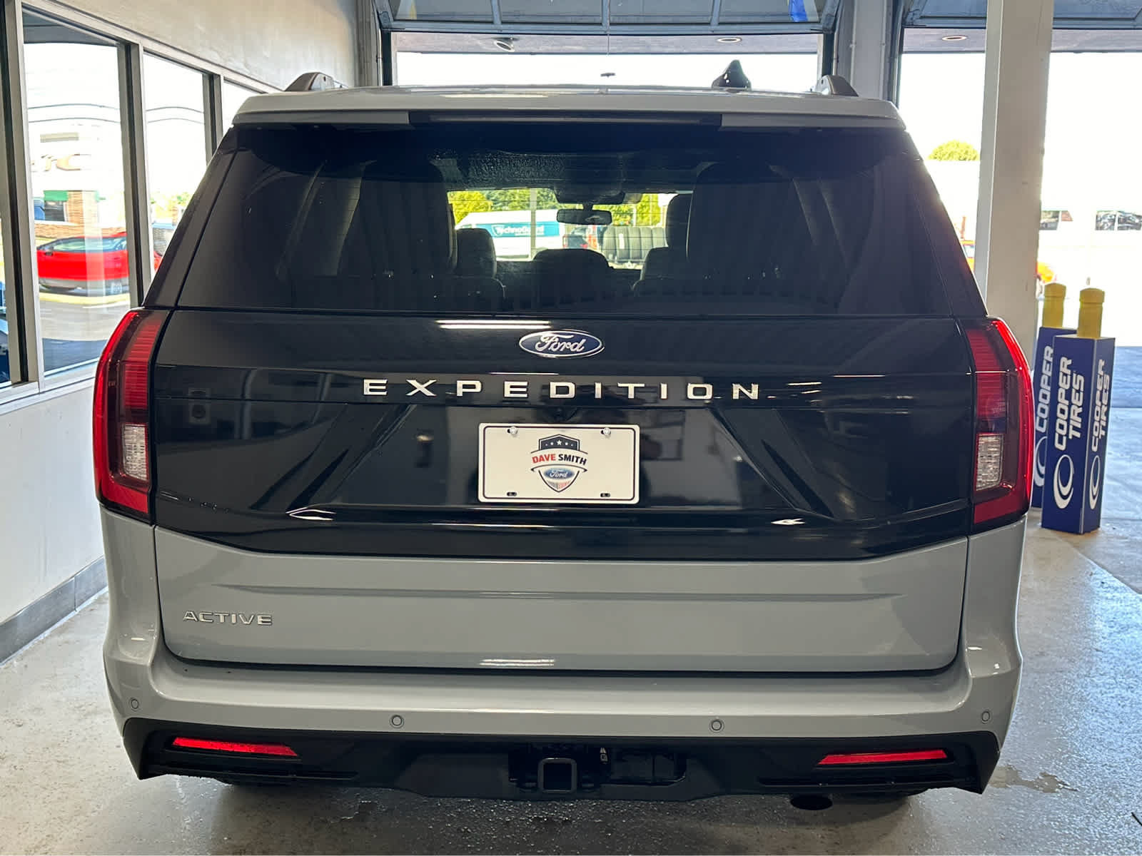 Certified 2025 Ford Expedition Active AWD/4WD image 2