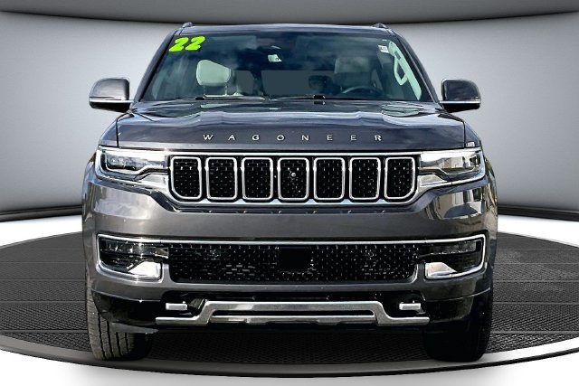 Used 2022 Jeep Wagoneer Series III w/ Premium Group I AWD/4WD image 2