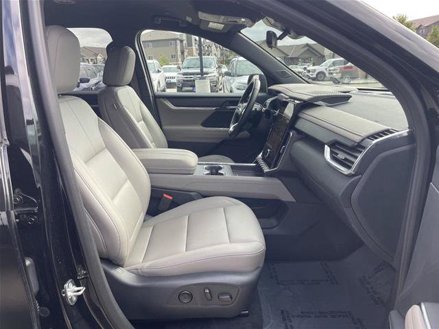 Used 2026 GMC Acadia Elevation w/ Elevation Premium Package FWD image 18