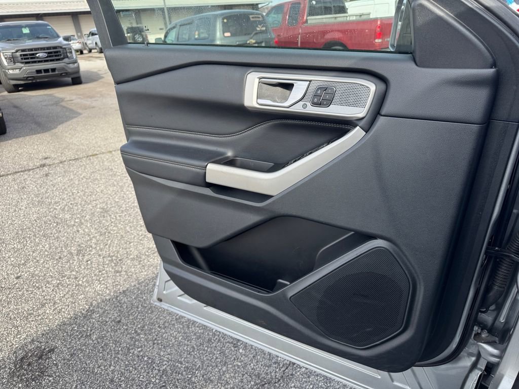 Certified 2022 Ford Explorer Limited w/ Equipment Group 301A image 19