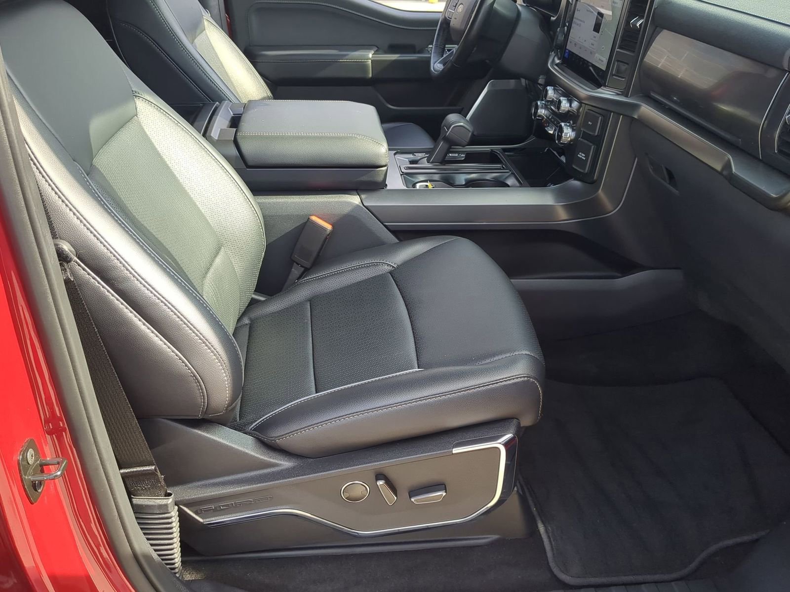 Certified 2024 Ford F150 Lariat w/ Equipment Group 502A High image 28