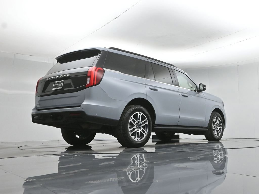 Certified 2025 Ford Expedition Active AWD/4WD image 13