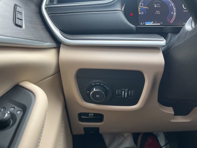 Used 2024 Jeep Grand Cherokee L Limited image 24