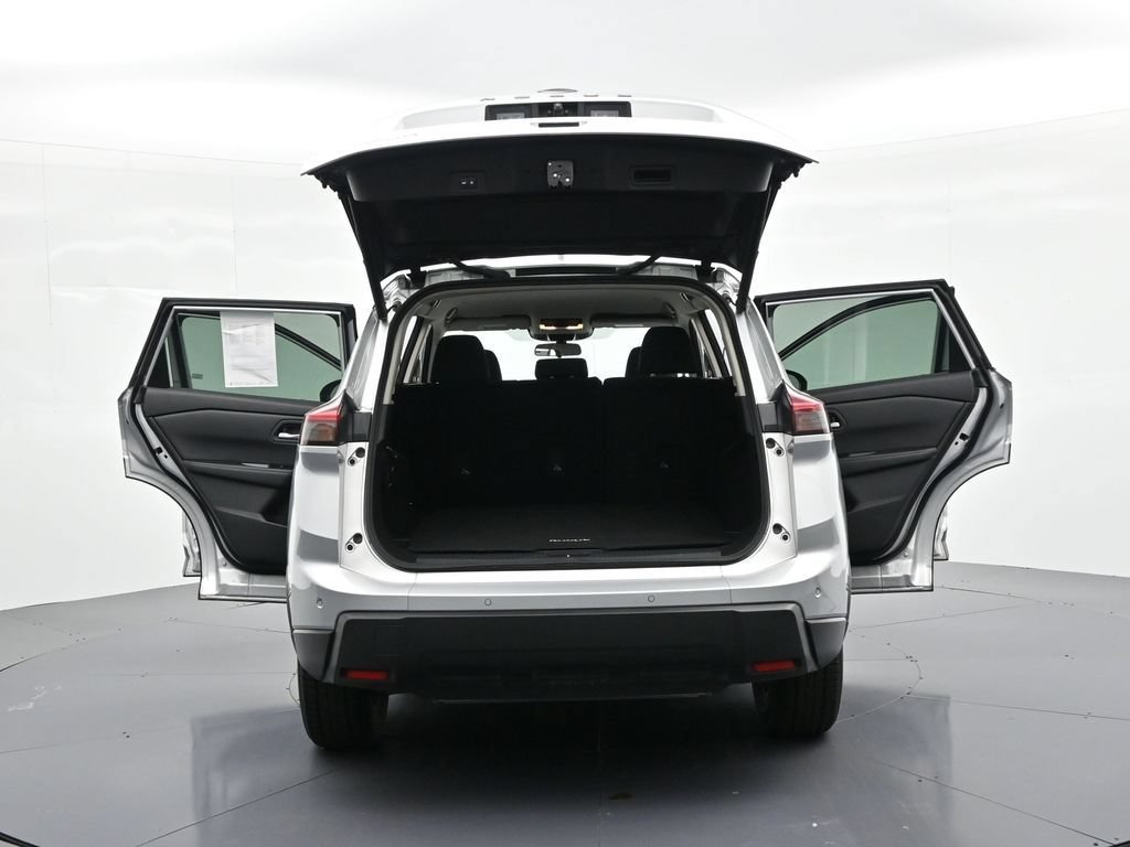 Used 2024 Nissan Rogue SV FWD image 25