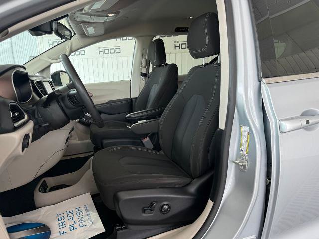 Used 2023 Chrysler Voyager LX FWD image 6