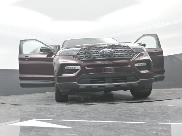 Certified 2022 Ford Explorer XLT w/ Equipment Group 202A AWD/4WD image 35