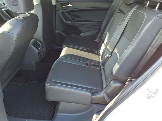 Used 2021 Volkswagen Tiguan SE w/ Panoramic Sunroof Package FWD image 18