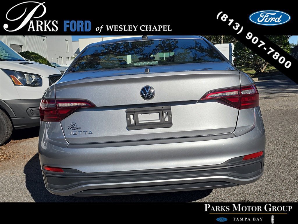 Used 2023 Volkswagen Jetta Sport image 4