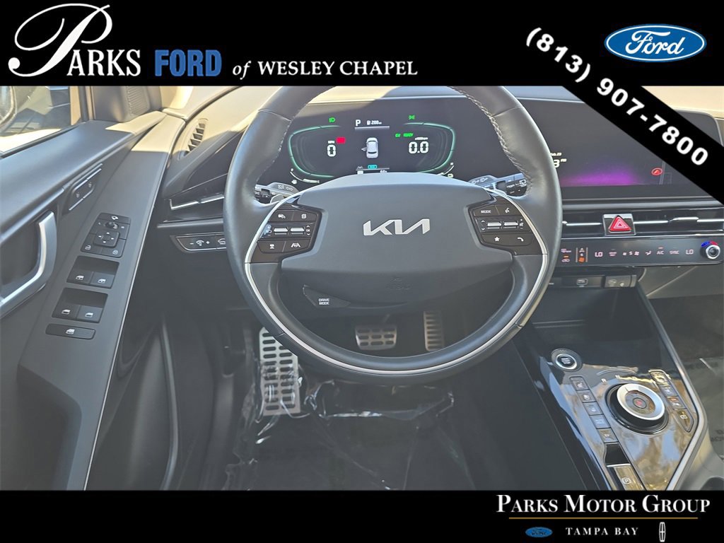 Used 2023 Kia Niro SX Touring image 12