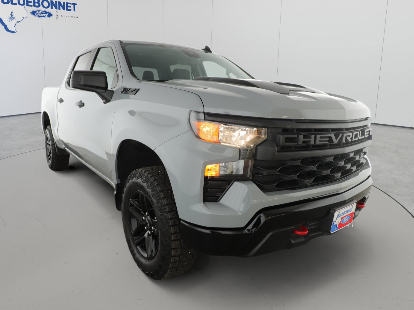 Used 2024 Chevrolet Silverado 1500 Custom Trail Boss w/ LPO, Dark Essentials Package AWD/4WD image 3