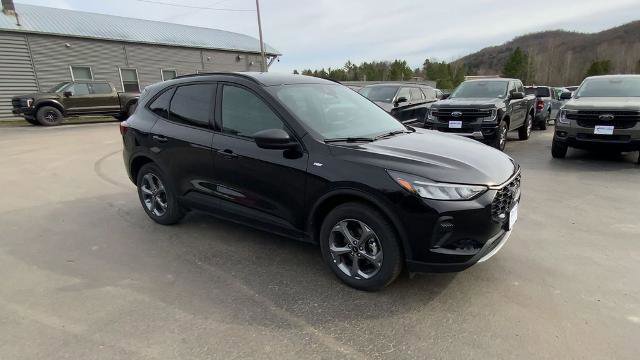 Certified 2025 Ford Escape ST-Line AWD/4WD image 3