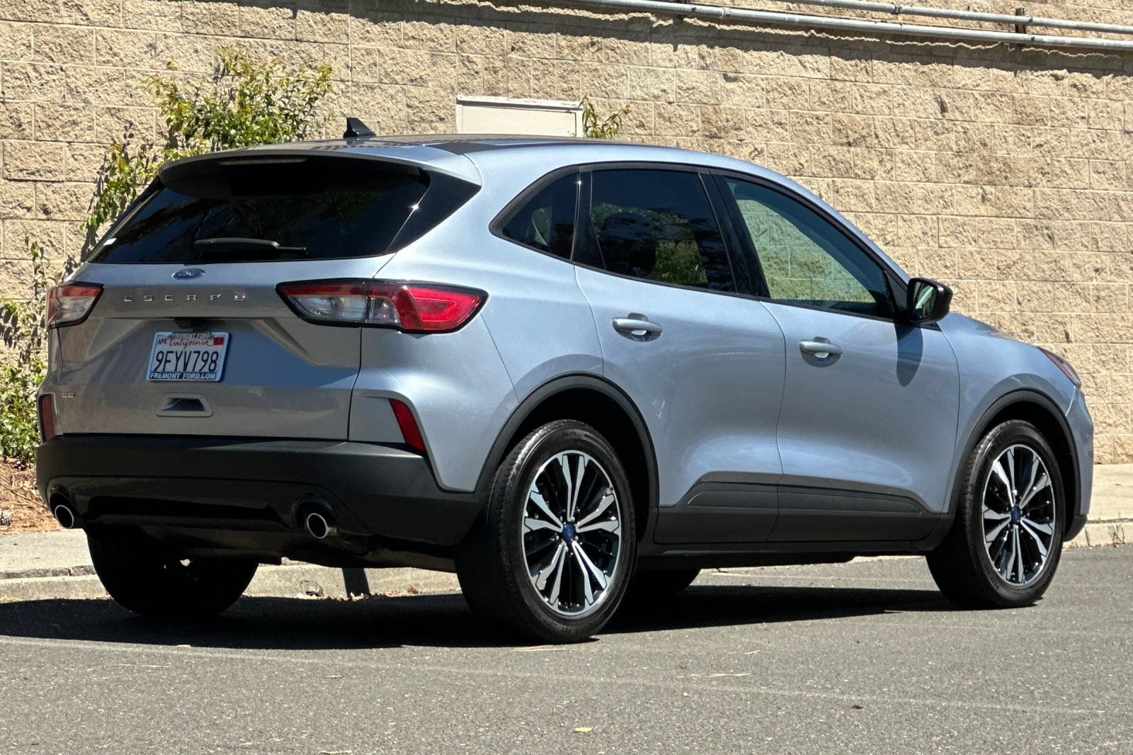 Certified 2022 Ford Escape SE w/ SE Sport Appearance Package FWD image 3