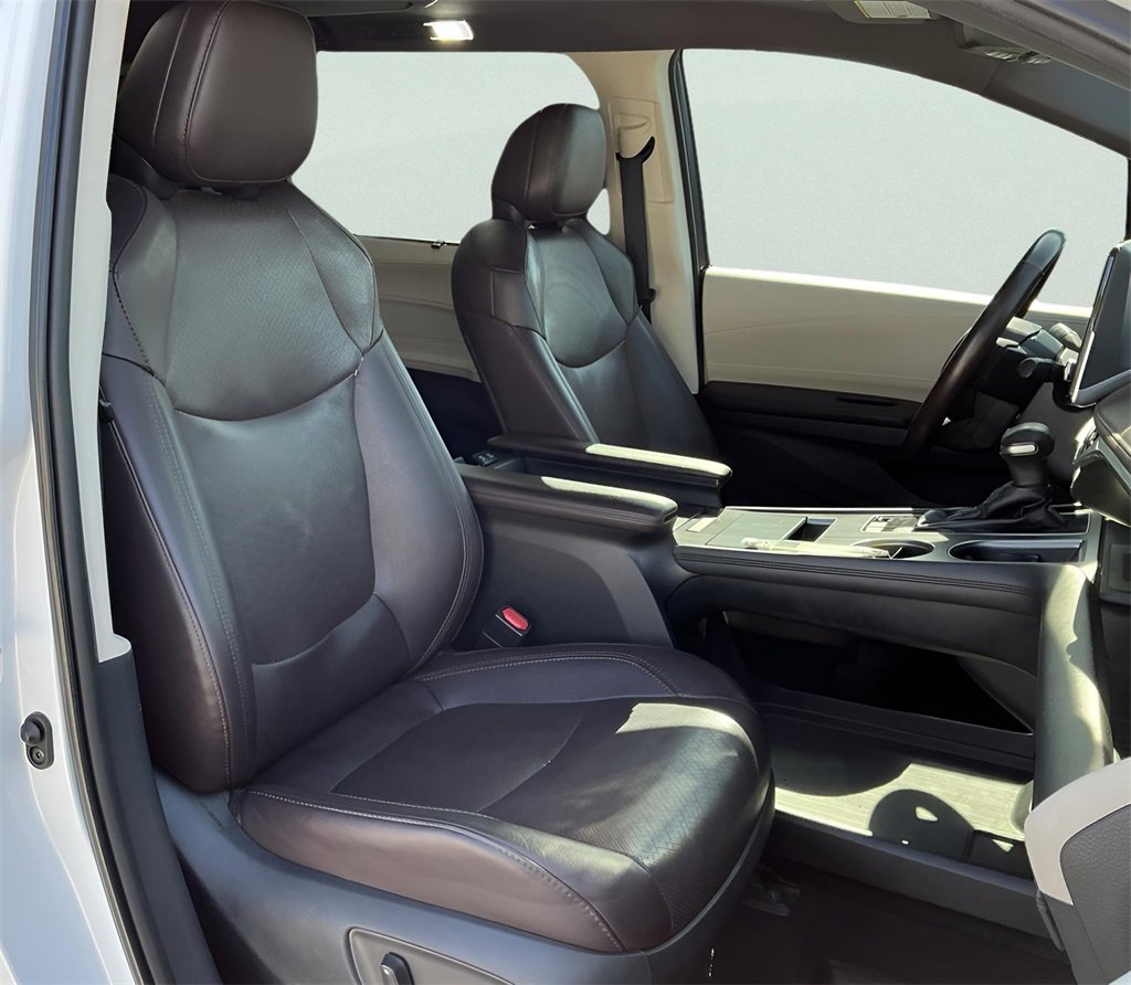 Used 2021 Toyota Sienna Platinum image 20