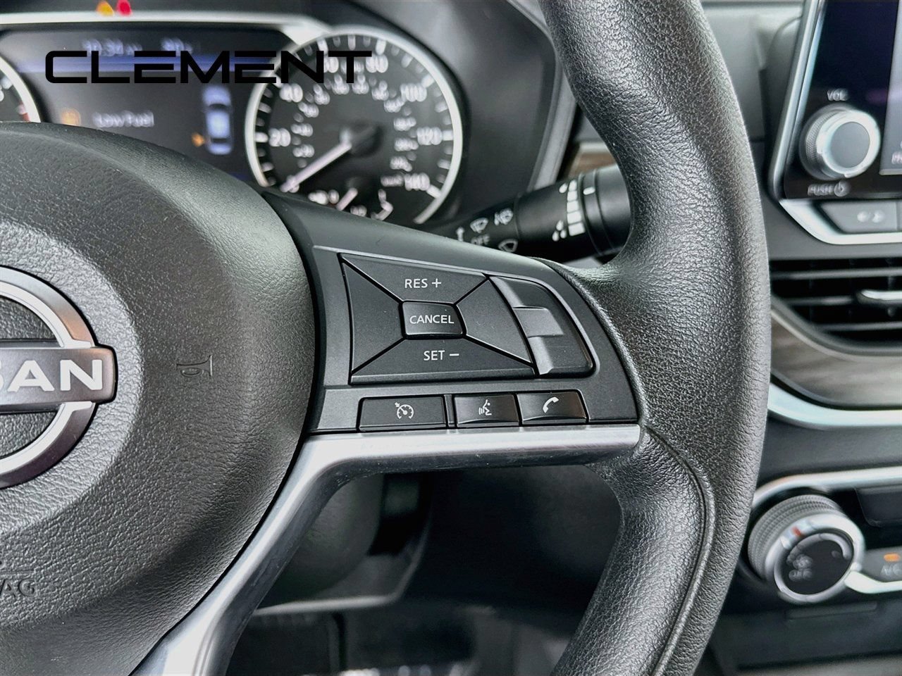 Used 2025 Nissan Altima 2.5 SV FWD image 17