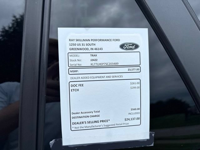 Used 2025 Chevrolet Trax LT FWD image 3