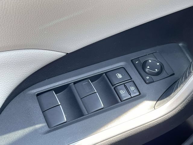 Used 2019 Toyota RAV4 XLE Premium FWD image 11