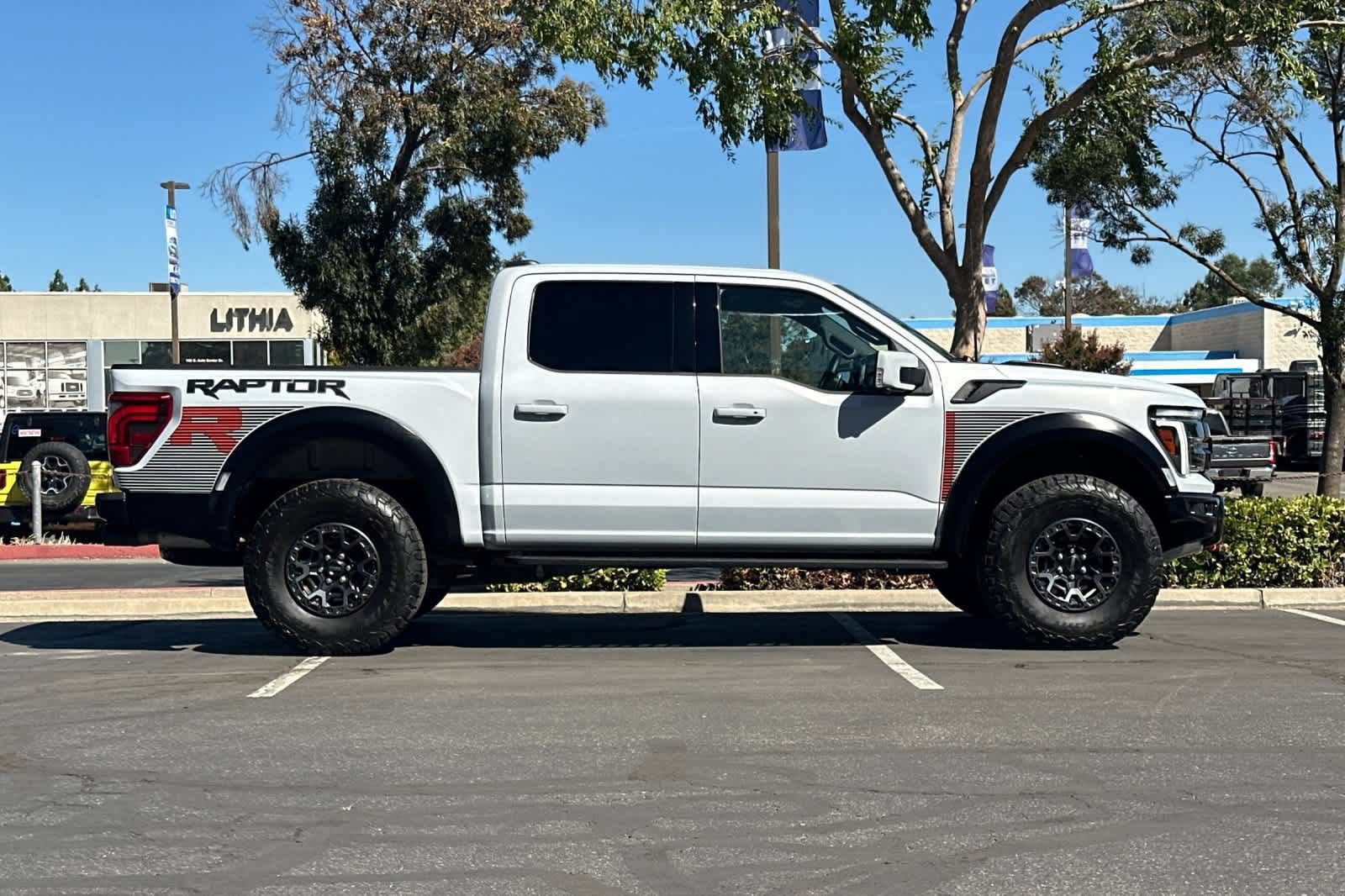 Certified 2025 Ford F150 Raptor w/ Equipment Group 803A Raptor R AWD/4WD image 9