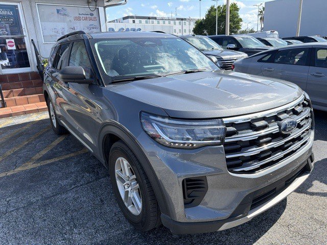 Certified 2025 Ford Explorer Active RWD image 3