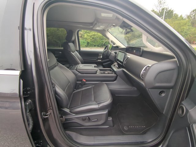 Certified 2025 Ford Expedition Max Platinum w/ Driver's Package AWD/4WD image 28