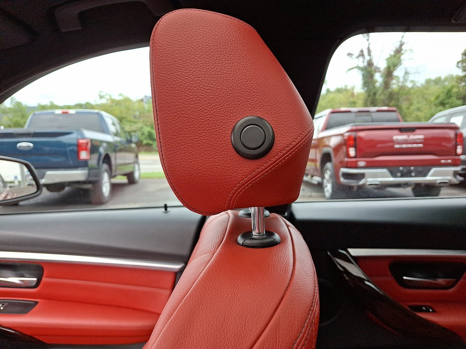 Used 2018 BMW 330i xDrive Wagon w/ Premium Package image 17