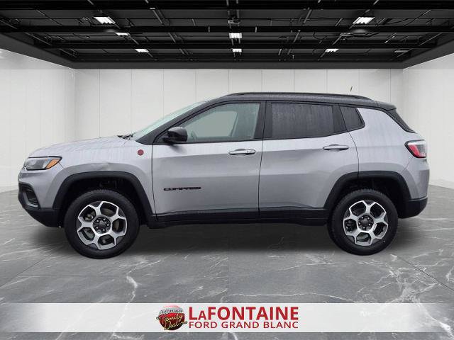 Used 2022 Jeep Compass Trailhawk w/ Trailhawk Convenience Group AWD/4WD image 2