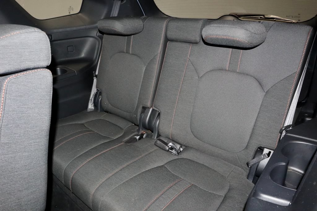 Used 2025 Honda Pilot Sport image 23