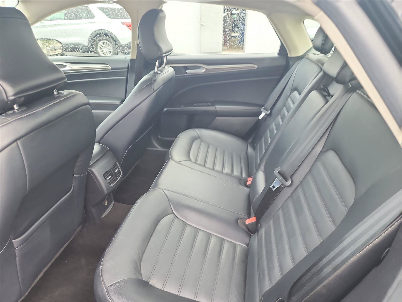 Certified 2018 Ford Fusion SE w/ Fusion SE Technology Package FWD image 13