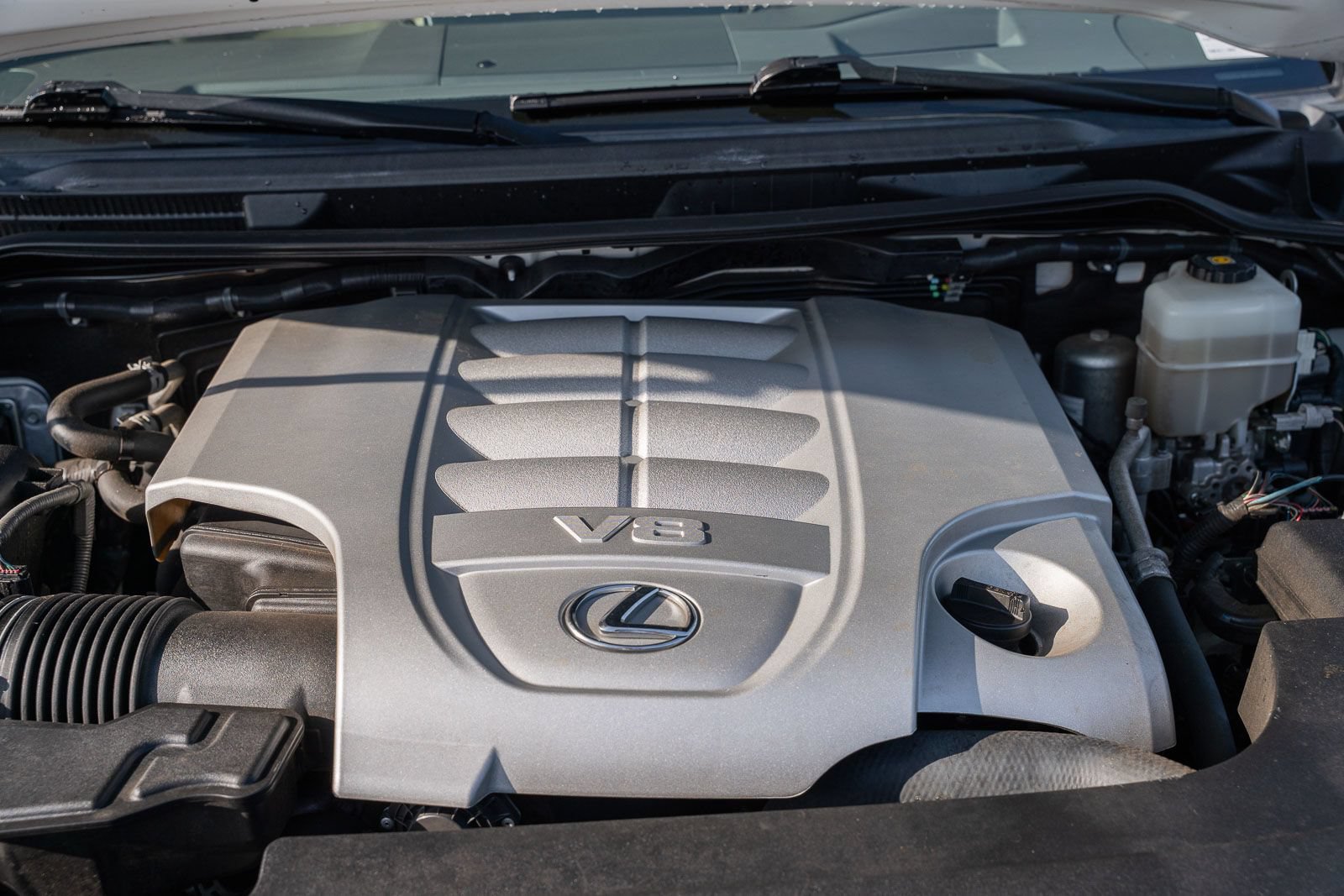 Used 2020 Lexus LX 570 4WD w/ Luxury Package image 32