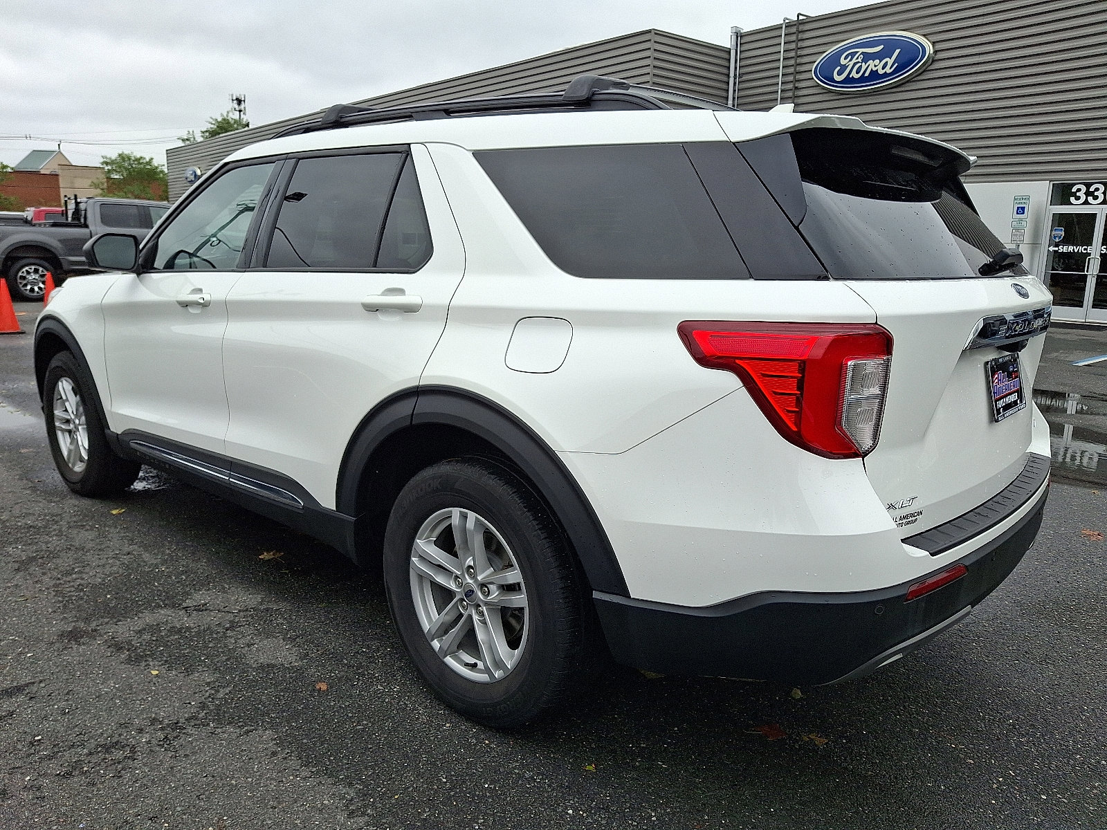 Certified 2022 Ford Explorer XLT w/ Equipment Group 202A image 7