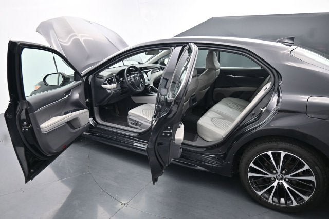 Used 2020 Toyota Camry SE FWD image 23