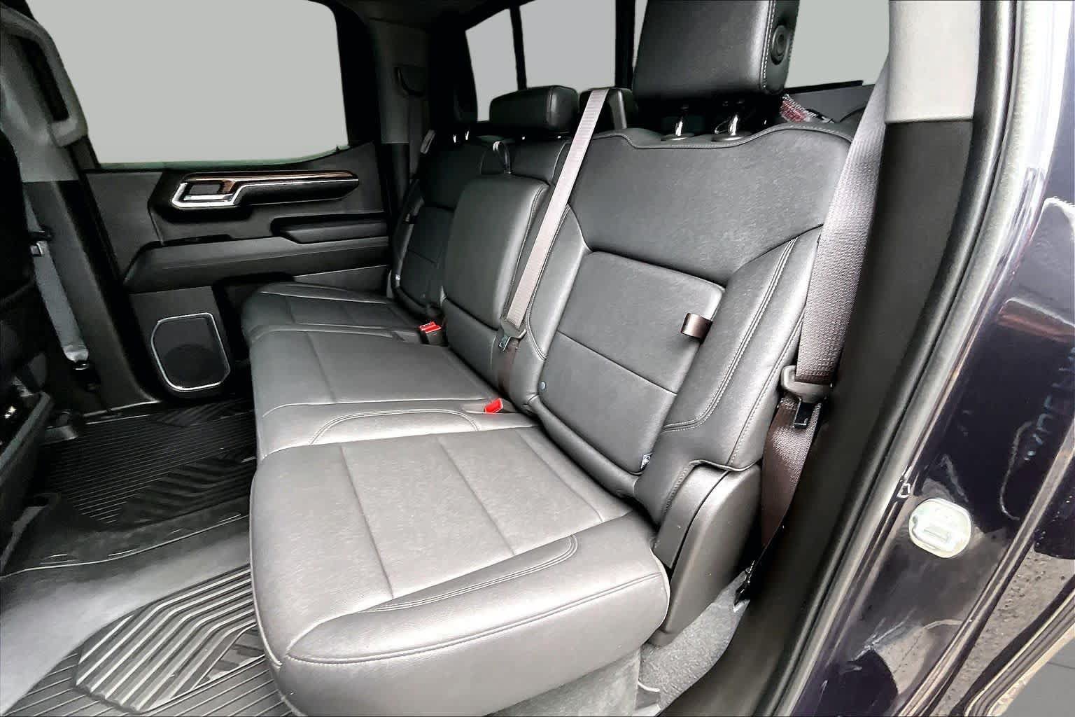Used 2024 Chevrolet Silverado 1500 LT Trail Boss w/ LT Trail Boss Premium Package AWD/4WD image 21