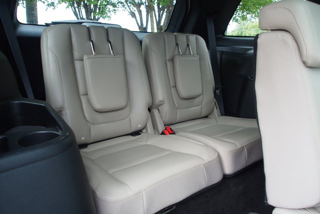 Certified 2018 Ford Explorer XLT w/ Equipment Group 202A FWD image 16
