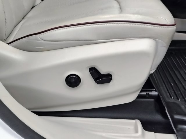 Used 2020 Chrysler Pacifica Limited FWD image 29