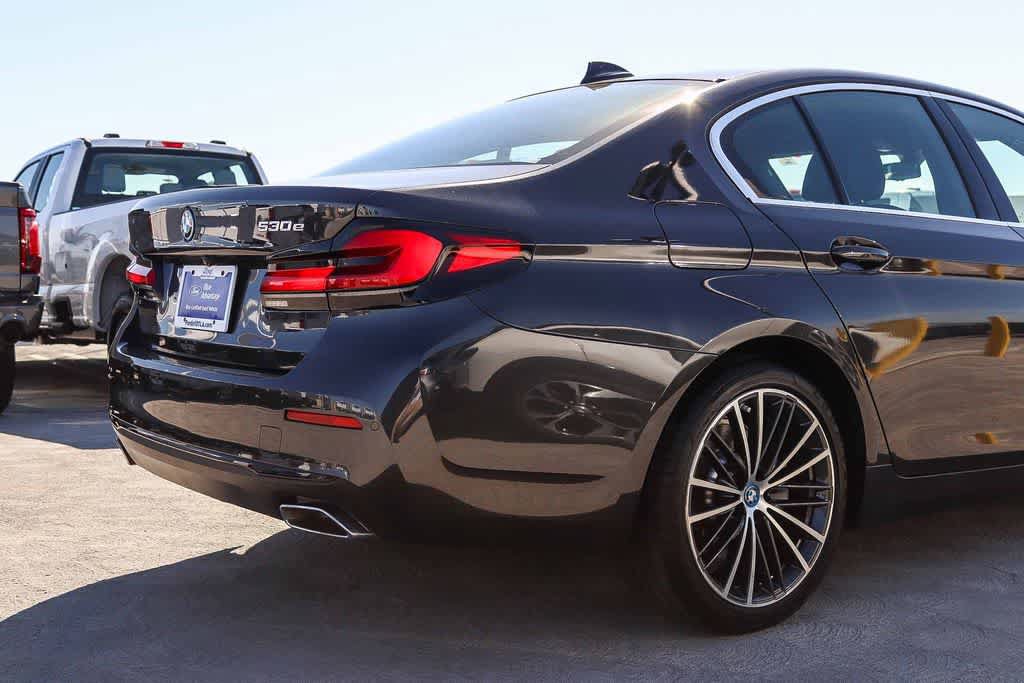 Used 2023 BMW 530e w/ Premium Package RWD image 9