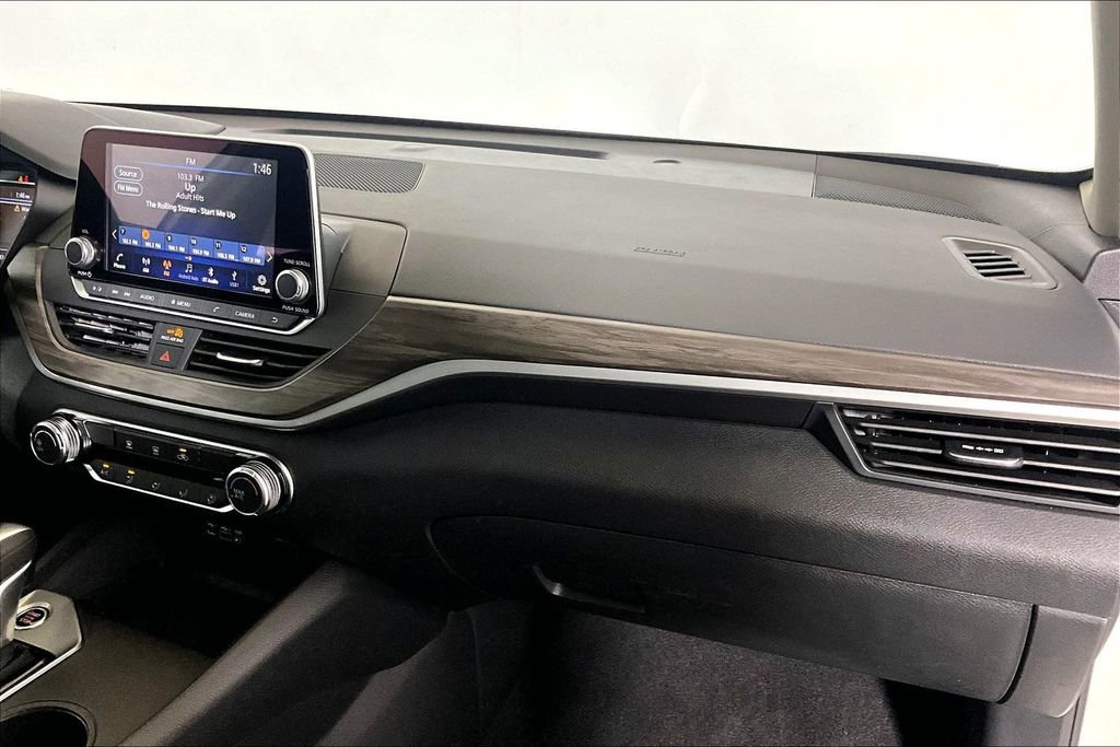 Used 2025 Nissan Altima 2.5 SV FWD image 12