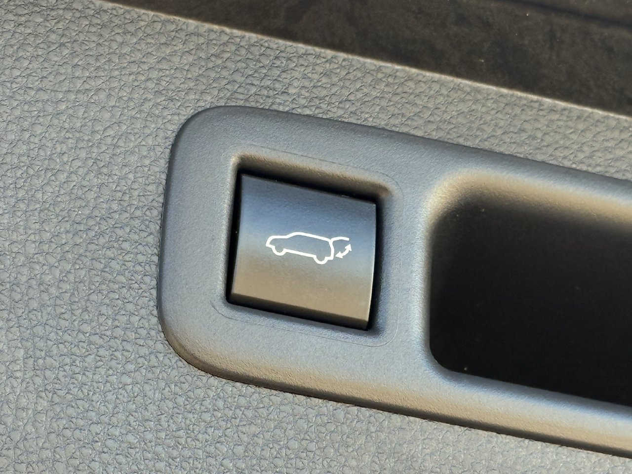 Used 2021 Toyota Highlander XSE FWD image 29