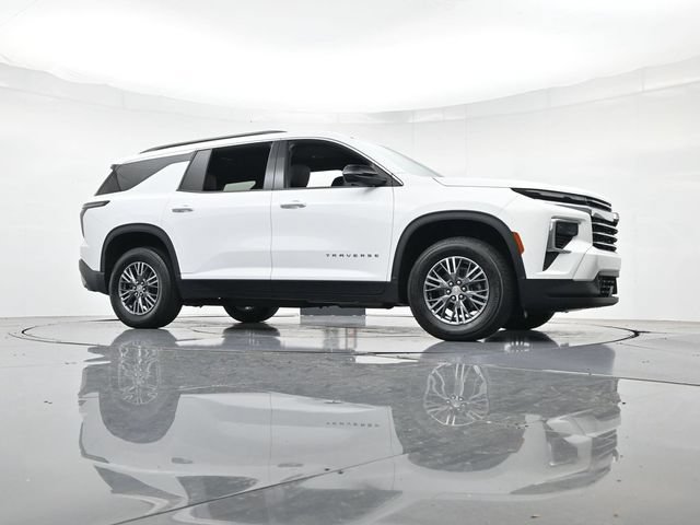 Used 2025 Chevrolet Traverse LT FWD image 39