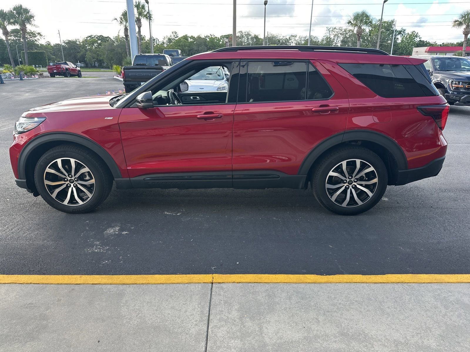 Certified 2025 Ford Explorer ST-Line w/ Premium Package RWD image 7