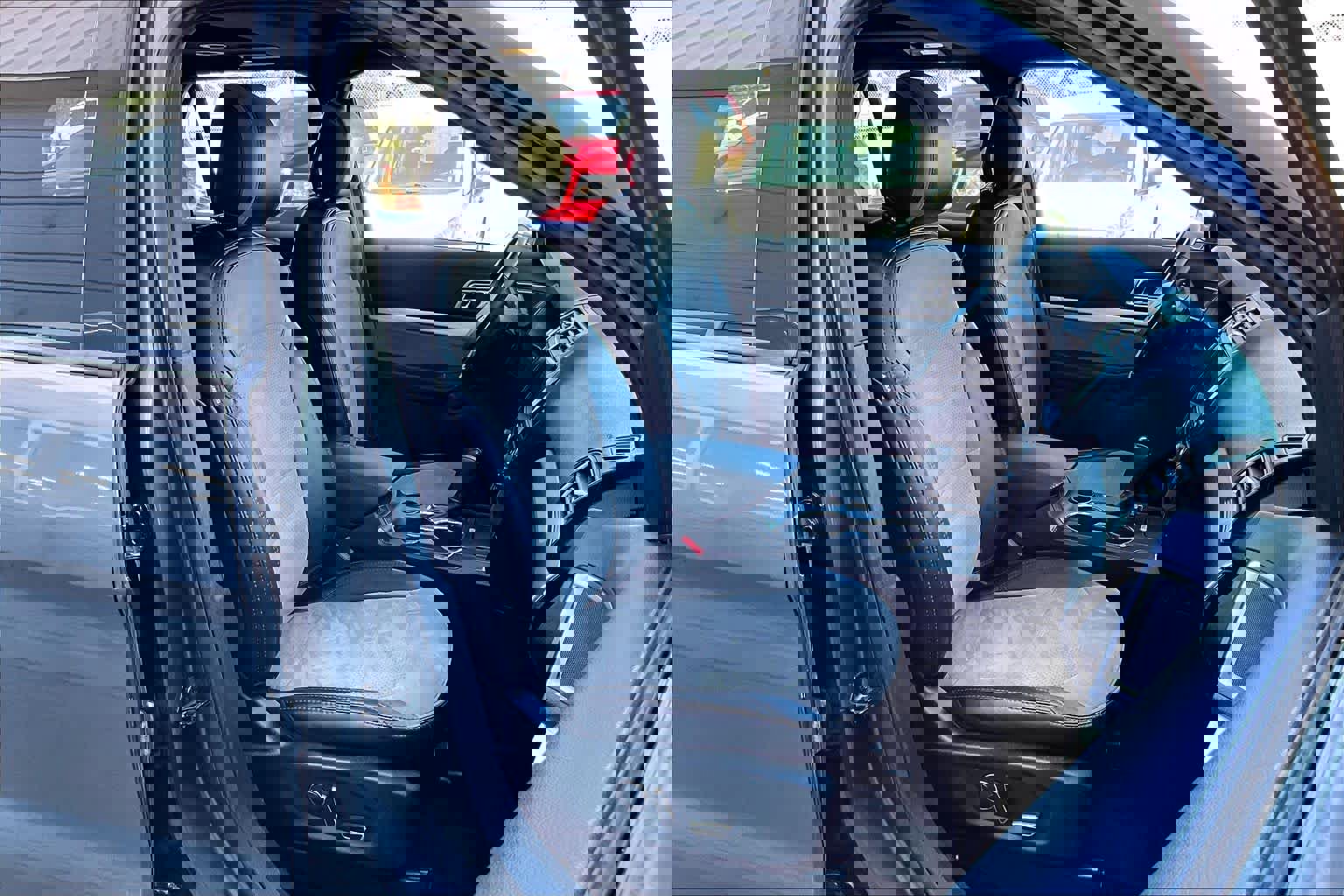 Certified 2017 Ford Explorer XLT w/ Equipment Group 202A image 13