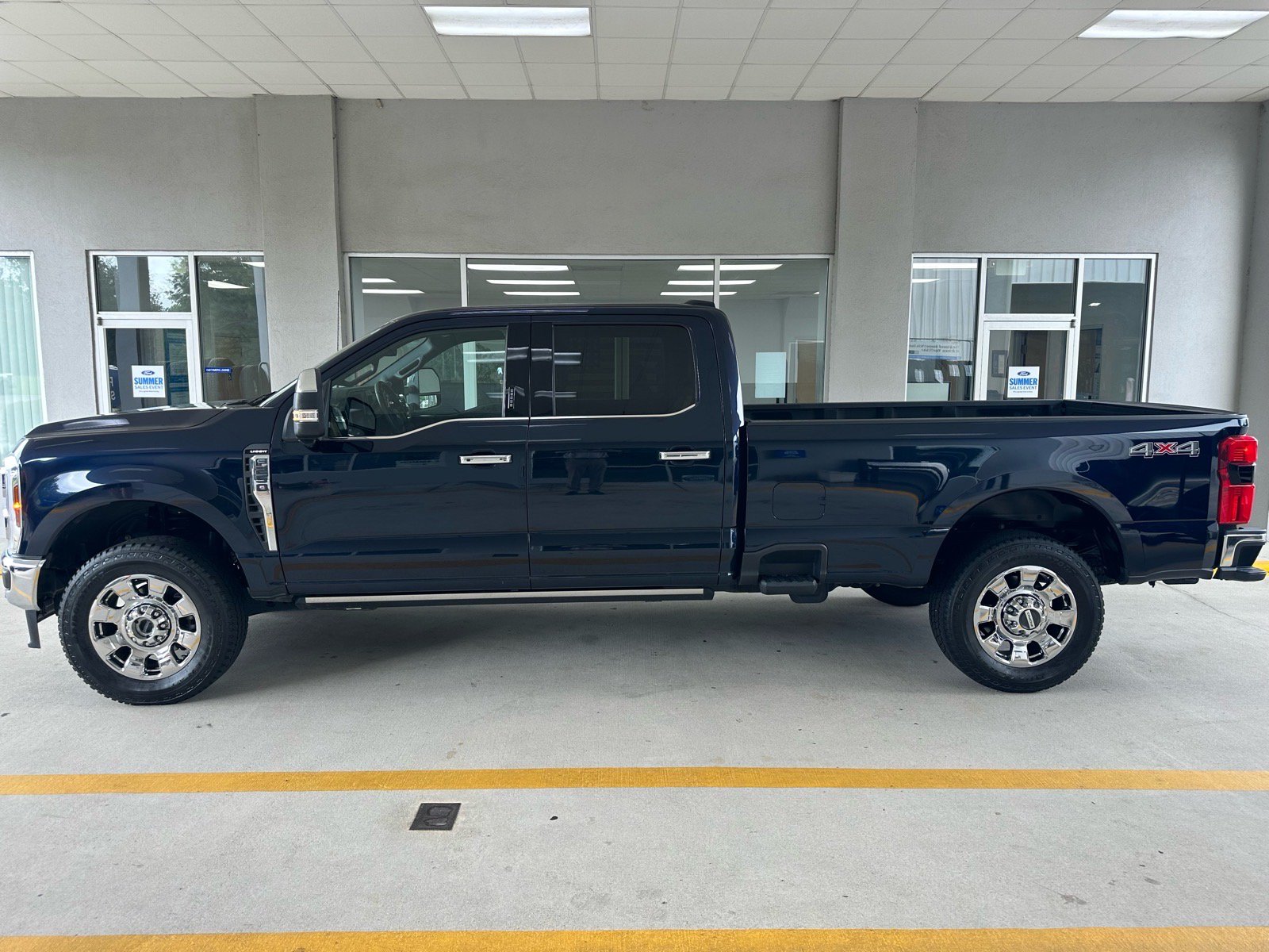 Certified 2024 Ford F250 Lariat w/ Lariat Ultimate Package AWD/4WD image 4