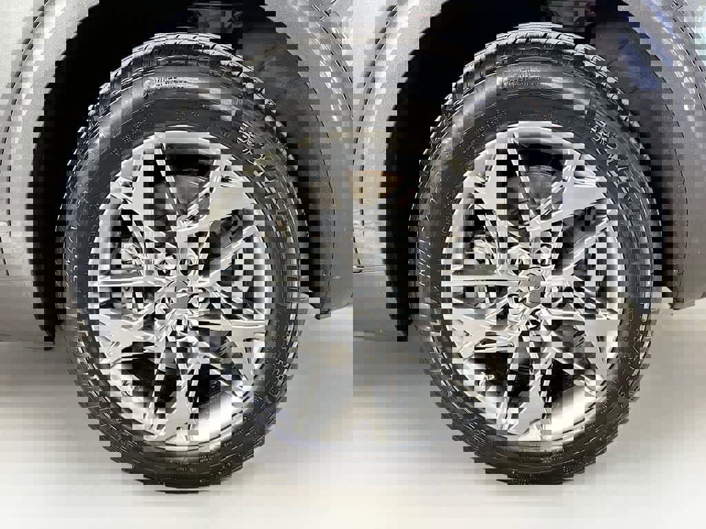 Used 2025 Genesis GV70 2.5T image 11