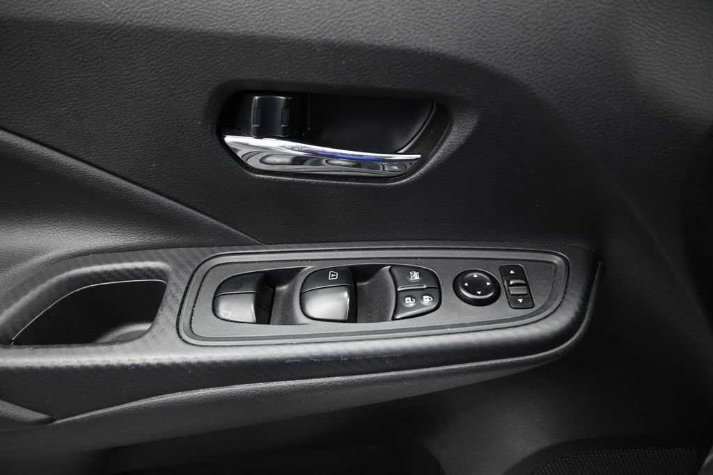 Used 2025 Nissan Versa SV FWD image 21