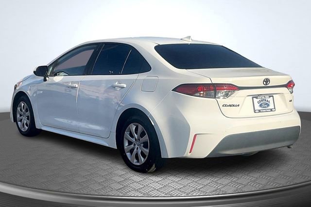 Used 2025 Toyota Corolla LE image 2