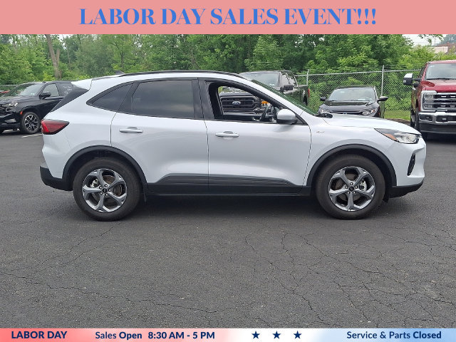 Certified 2025 Ford Escape ST-Line Select AWD/4WD image 12