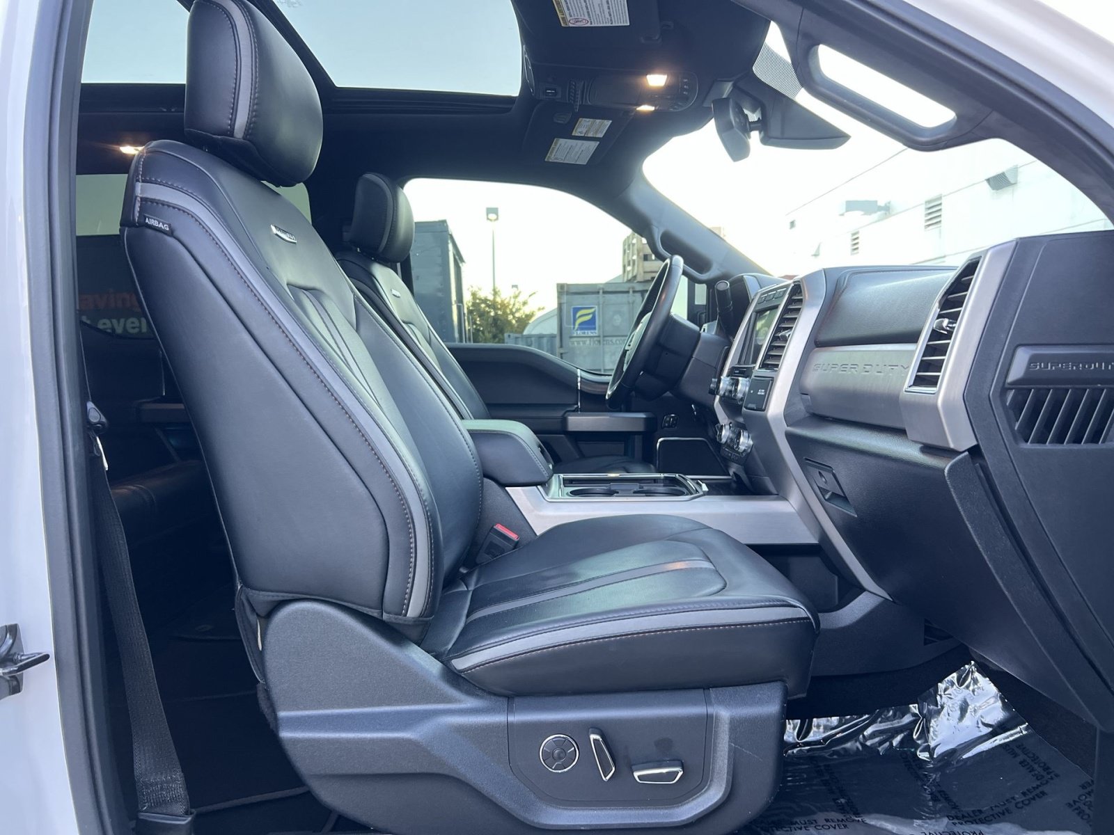 Certified 2019 Ford F250 Platinum w/ Platinum Ultimate Package AWD/4WD image 28