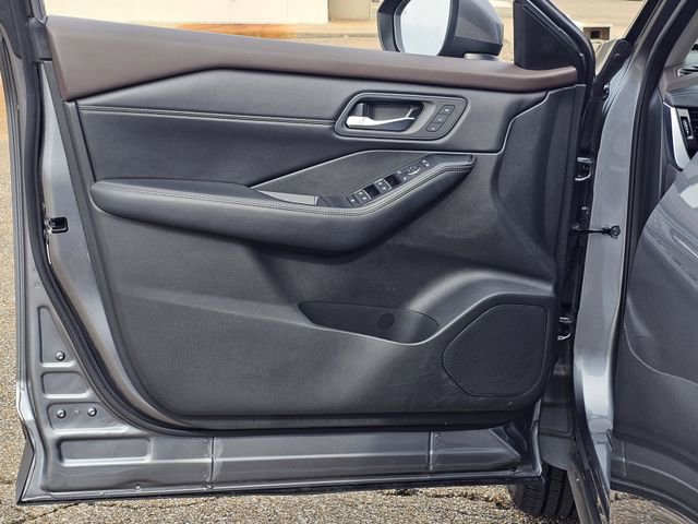 Used 2023 Nissan Rogue SL w/ SL Premium Package image 14