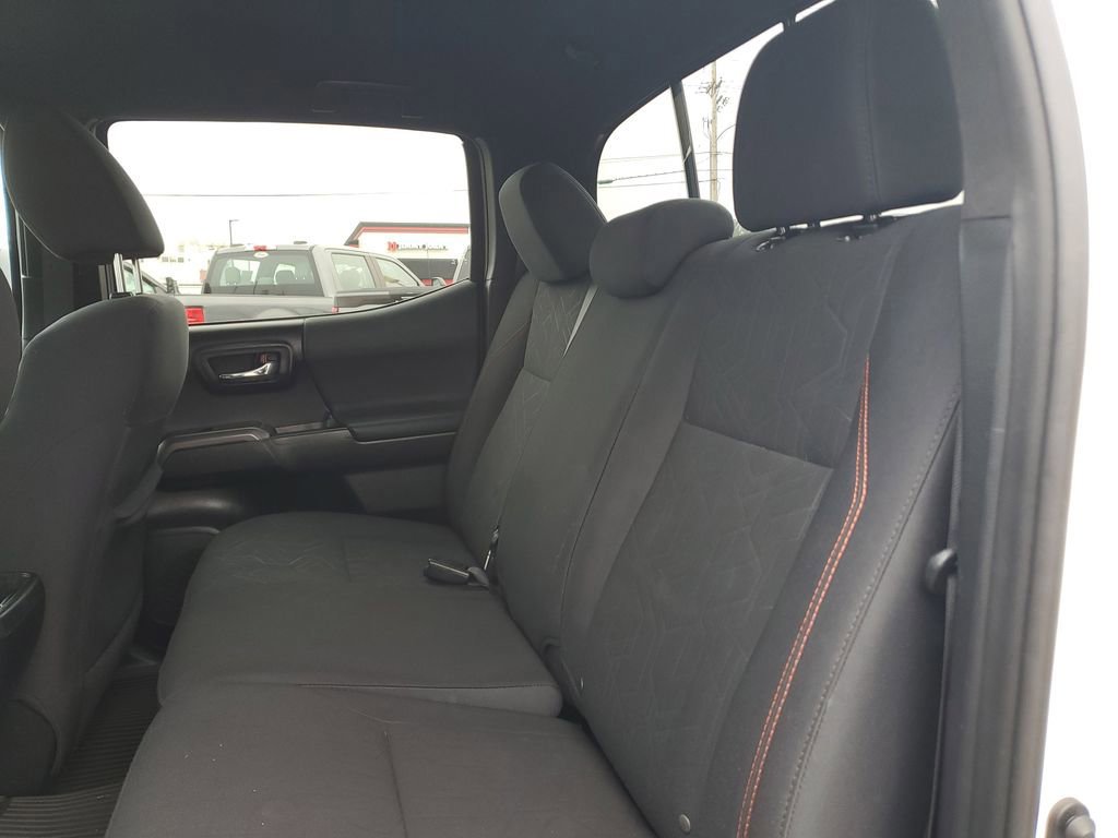Used 2020 Toyota Tacoma TRD Sport w/ Technology Package image 9