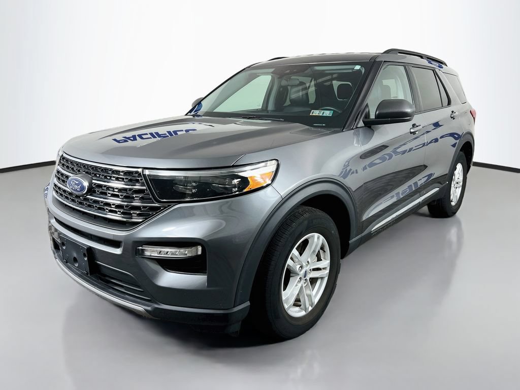 Certified 2023 Ford Explorer XLT w/ Equipment Group 202A AWD/4WD image 3