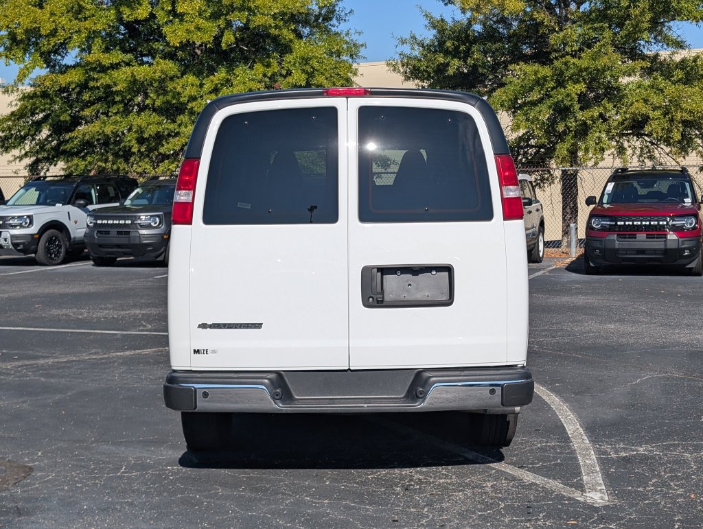 Used 2025 Chevrolet Express 3500 LT w/ LT Preferred Equipment Group RWD image 8