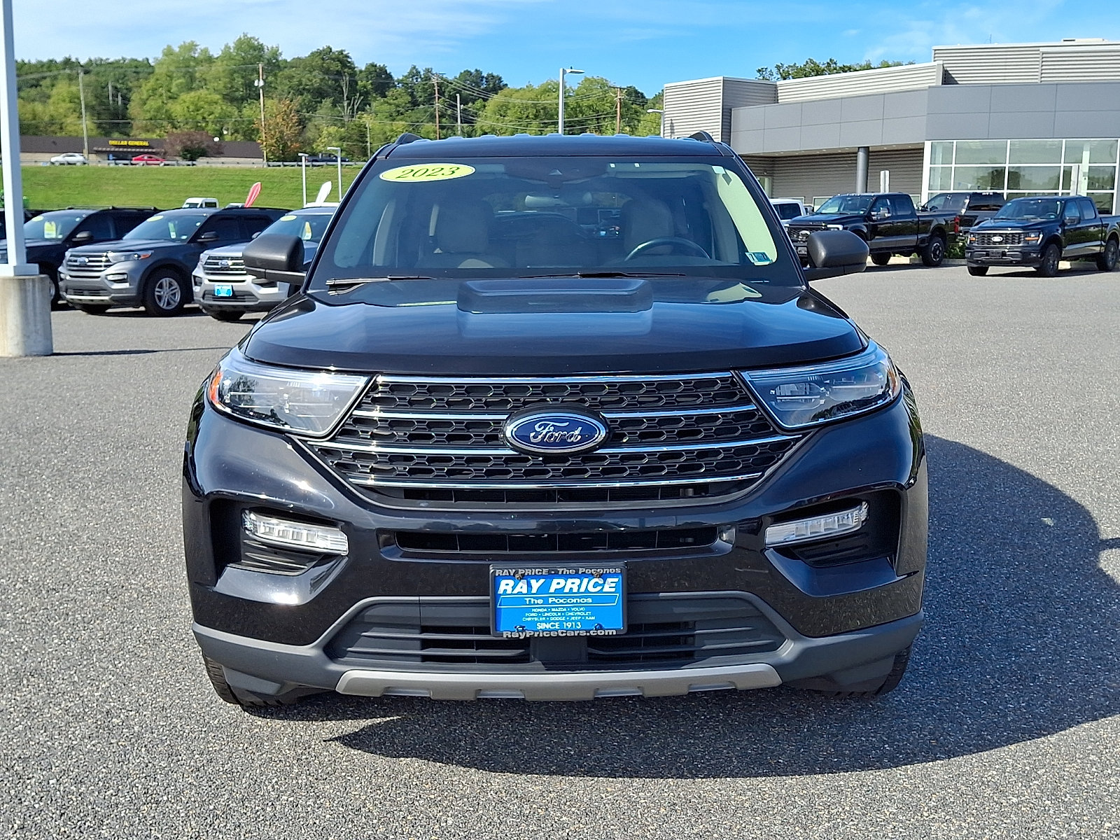 Certified 2023 Ford Explorer XLT w/ Equipment Group 202A AWD/4WD image 2